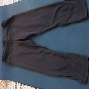LULULEMON SIZE 8 BLACK TIGHTS